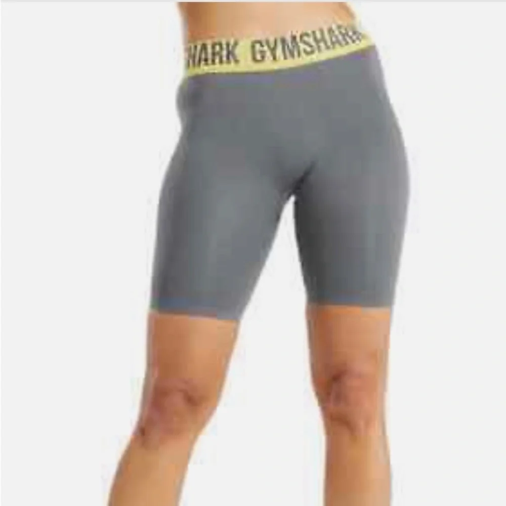Gymshark FIT CYCLING shorts gray pink waist white letters SZ L BNWT HTF RETIRED